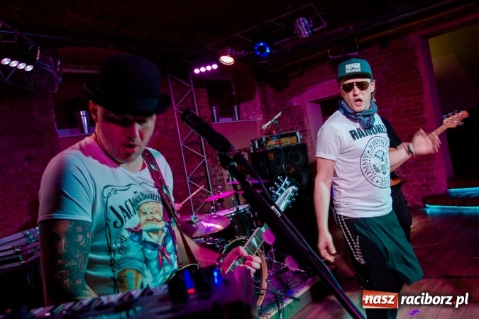 Zdjęcie w galerii na portalu naszraciborz.pl: Legenda polskiego rocka zagrała wczoraj w Raciborzu wiadomości z regionu