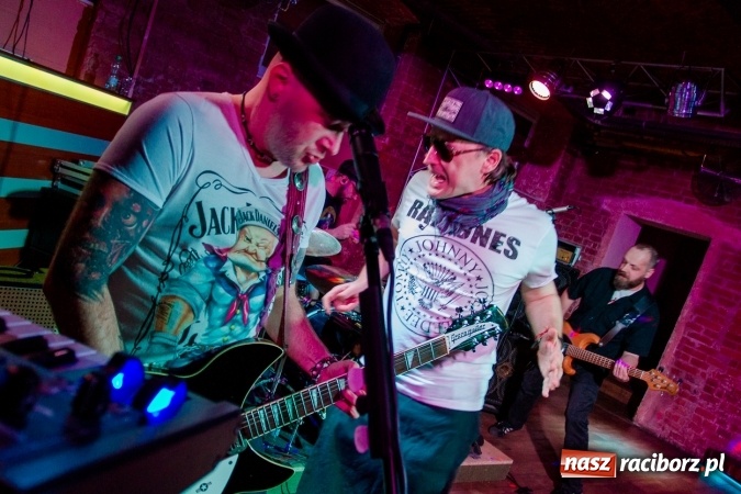 Zdjęcie w galerii na portalu naszraciborz.pl: Legenda polskiego rocka zagrała wczoraj w Raciborzu wiadomości z regionu