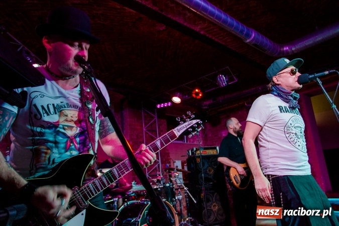 Zdjęcie w galerii na portalu naszraciborz.pl: Legenda polskiego rocka zagrała wczoraj w Raciborzu wiadomości z regionu