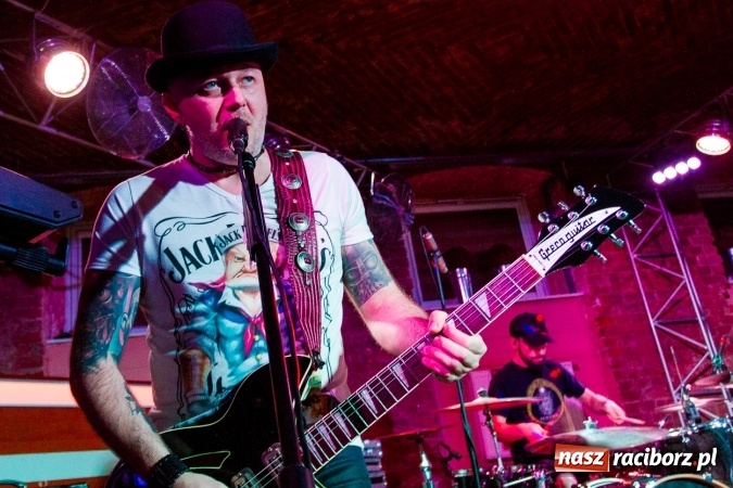 Zdjęcie w galerii na portalu naszraciborz.pl: Legenda polskiego rocka zagrała wczoraj w Raciborzu wiadomości z regionu