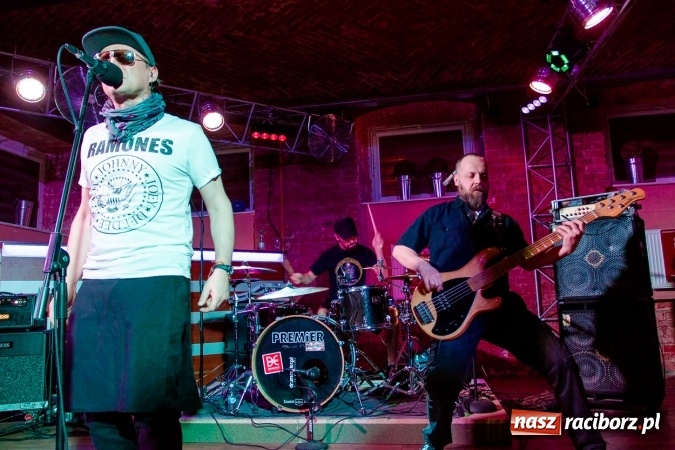 Zdjęcie w galerii na portalu naszraciborz.pl: Legenda polskiego rocka zagrała wczoraj w Raciborzu wiadomości z regionu