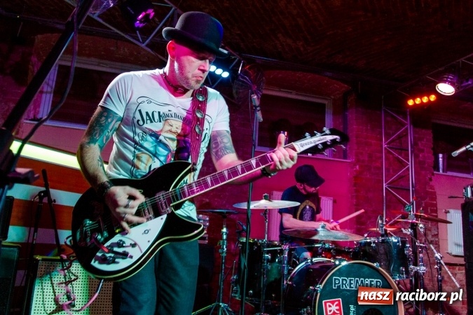 Zdjęcie w galerii na portalu naszraciborz.pl: Legenda polskiego rocka zagrała wczoraj w Raciborzu wiadomości z regionu