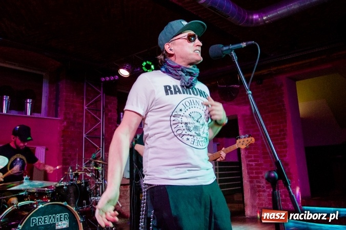 Zdjęcie w galerii na portalu naszraciborz.pl: Legenda polskiego rocka zagrała wczoraj w Raciborzu wiadomości z regionu