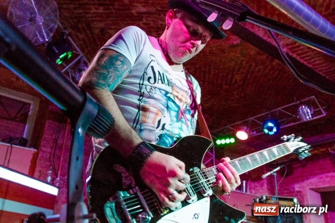 Zdjęcie w galerii na portalu naszraciborz.pl: Legenda polskiego rocka zagrała wczoraj w Raciborzu wiadomości z regionu