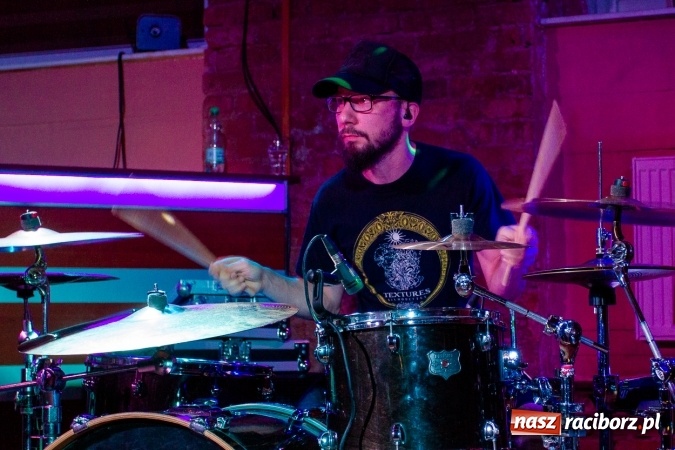 Zdjęcie w galerii na portalu naszraciborz.pl: Legenda polskiego rocka zagrała wczoraj w Raciborzu wiadomości z regionu