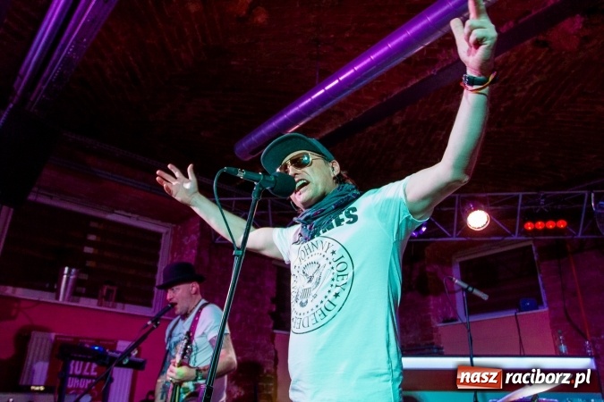 Zdjęcie w galerii na portalu naszraciborz.pl: Legenda polskiego rocka zagrała wczoraj w Raciborzu wiadomości z regionu