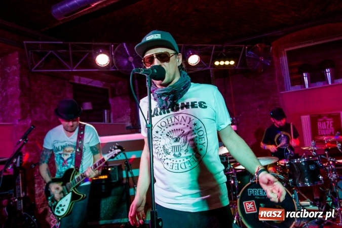 Zdjęcie w galerii na portalu naszraciborz.pl: Legenda polskiego rocka zagrała wczoraj w Raciborzu wiadomości z regionu