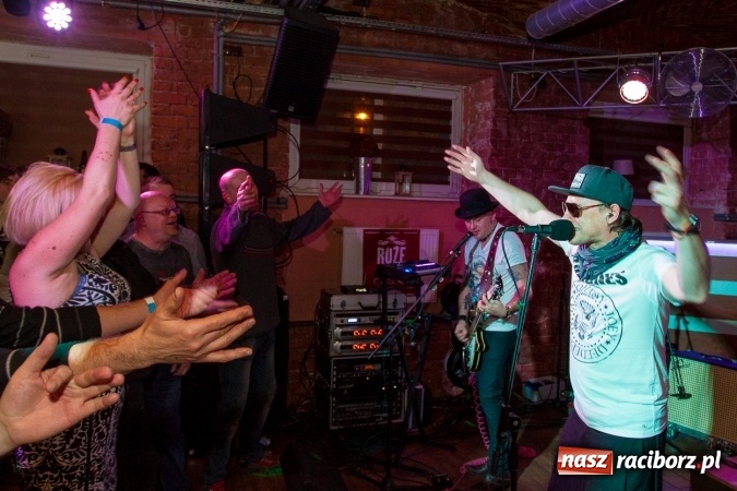 Zdjęcie w galerii na portalu naszraciborz.pl: Legenda polskiego rocka zagrała wczoraj w Raciborzu wiadomości z regionu