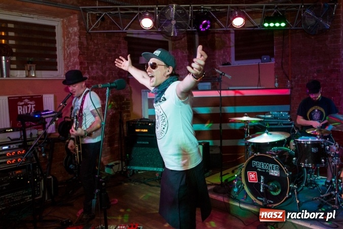 Zdjęcie w galerii na portalu naszraciborz.pl: Legenda polskiego rocka zagrała wczoraj w Raciborzu wiadomości z regionu