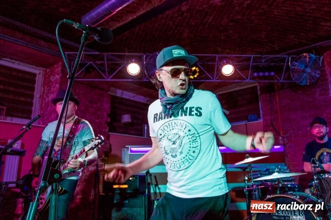 Zdjęcie w galerii na portalu naszraciborz.pl: Legenda polskiego rocka zagrała wczoraj w Raciborzu wiadomości z regionu