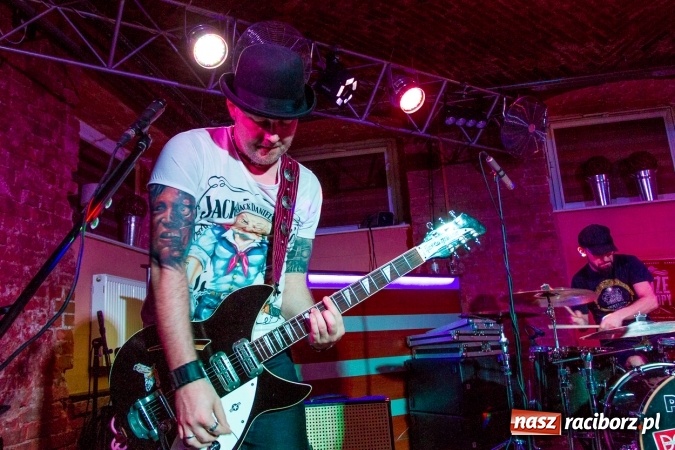 Zdjęcie w galerii na portalu naszraciborz.pl: Legenda polskiego rocka zagrała wczoraj w Raciborzu wiadomości z regionu