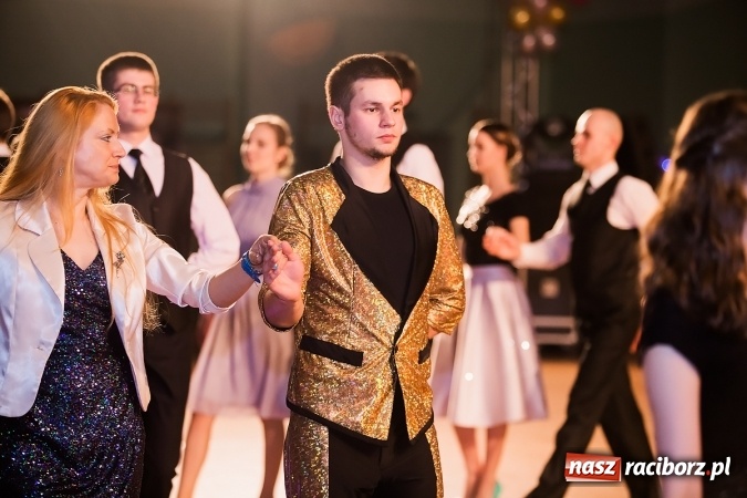 Zdjęcie w galerii na portalu naszraciborz.pl: X Jubileuszowa Karnawałowa Rewia Tańca w Arenie Rafako wiadomości z regionu