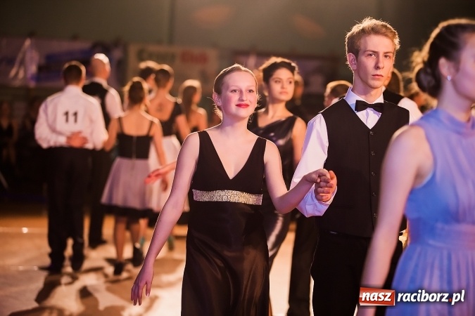 Zdjęcie w galerii na portalu naszraciborz.pl: X Jubileuszowa Karnawałowa Rewia Tańca w Arenie Rafako wiadomości z regionu