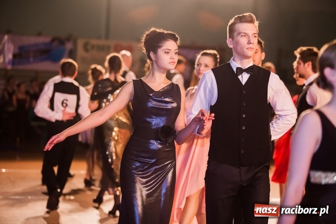 Zdjęcie w galerii na portalu naszraciborz.pl: X Jubileuszowa Karnawałowa Rewia Tańca w Arenie Rafako wiadomości z regionu