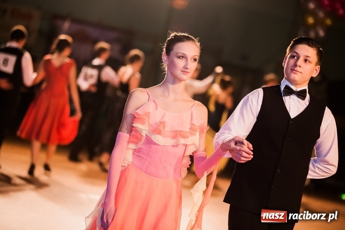 Zdjęcie w galerii na portalu naszraciborz.pl: X Jubileuszowa Karnawałowa Rewia Tańca w Arenie Rafako wiadomości z regionu