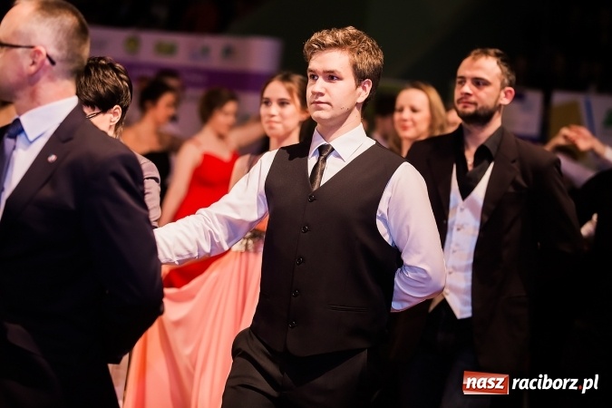 Zdjęcie w galerii na portalu naszraciborz.pl: X Jubileuszowa Karnawałowa Rewia Tańca w Arenie Rafako wiadomości z regionu