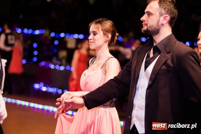 Zdjęcie w galerii na portalu naszraciborz.pl: X Jubileuszowa Karnawałowa Rewia Tańca w Arenie Rafako wiadomości z regionu