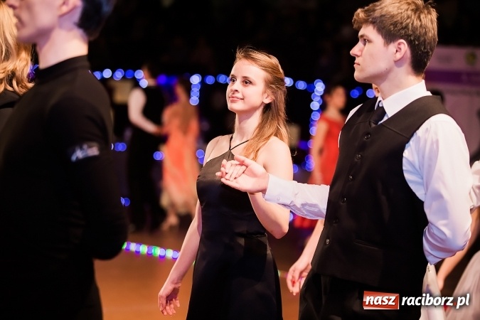 Zdjęcie w galerii na portalu naszraciborz.pl: X Jubileuszowa Karnawałowa Rewia Tańca w Arenie Rafako wiadomości z regionu