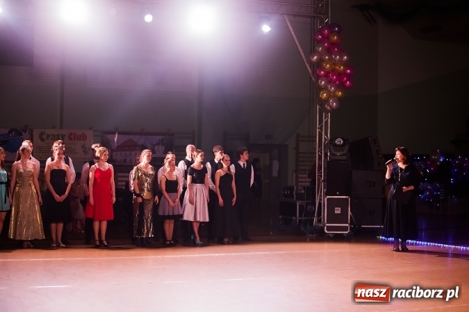 Zdjęcie w galerii na portalu naszraciborz.pl: X Jubileuszowa Karnawałowa Rewia Tańca w Arenie Rafako wiadomości z regionu