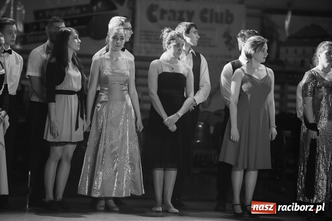 Zdjęcie w galerii na portalu naszraciborz.pl: X Jubileuszowa Karnawałowa Rewia Tańca w Arenie Rafako wiadomości z regionu