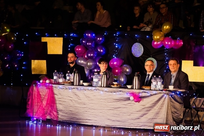 Zdjęcie w galerii na portalu naszraciborz.pl: X Jubileuszowa Karnawałowa Rewia Tańca w Arenie Rafako wiadomości z regionu