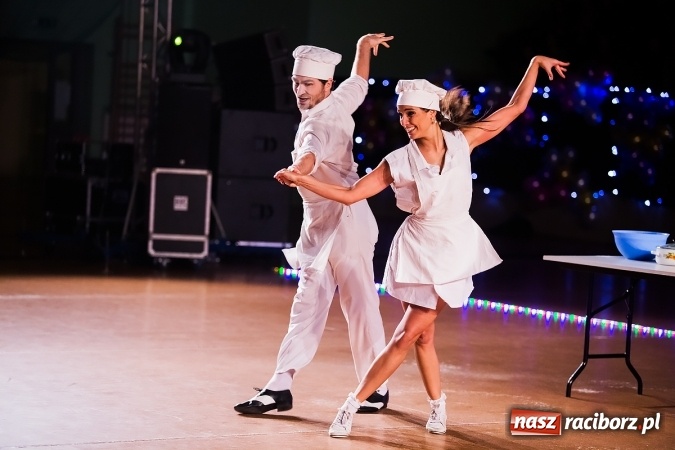 Zdjęcie w galerii na portalu naszraciborz.pl: X Jubileuszowa Karnawałowa Rewia Tańca w Arenie Rafako wiadomości z regionu