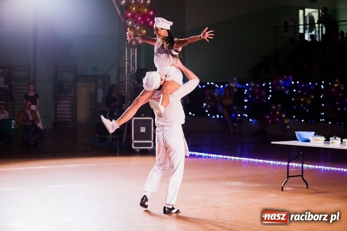 Zdjęcie w galerii na portalu naszraciborz.pl: X Jubileuszowa Karnawałowa Rewia Tańca w Arenie Rafako wiadomości z regionu