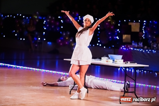 Zdjęcie w galerii na portalu naszraciborz.pl: X Jubileuszowa Karnawałowa Rewia Tańca w Arenie Rafako wiadomości z regionu