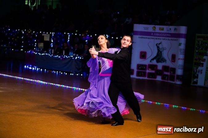 Zdjęcie w galerii na portalu naszraciborz.pl: X Jubileuszowa Karnawałowa Rewia Tańca w Arenie Rafako wiadomości z regionu