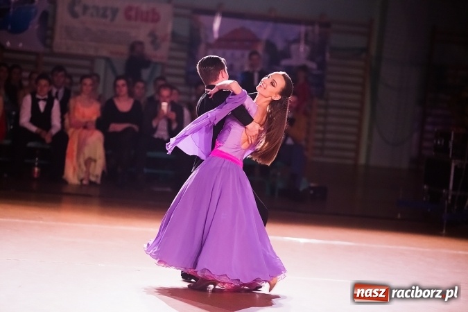 Zdjęcie w galerii na portalu naszraciborz.pl: X Jubileuszowa Karnawałowa Rewia Tańca w Arenie Rafako wiadomości z regionu