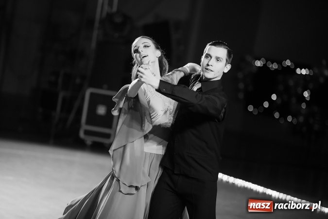 Zdjęcie w galerii na portalu naszraciborz.pl: X Jubileuszowa Karnawałowa Rewia Tańca w Arenie Rafako wiadomości z regionu