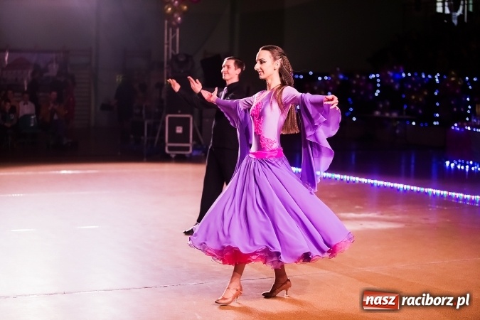 Zdjęcie w galerii na portalu naszraciborz.pl: X Jubileuszowa Karnawałowa Rewia Tańca w Arenie Rafako wiadomości z regionu