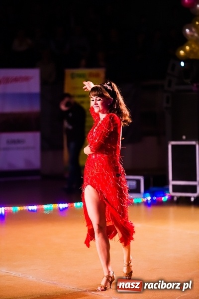 Zdjęcie w galerii na portalu naszraciborz.pl: X Jubileuszowa Karnawałowa Rewia Tańca w Arenie Rafako wiadomości z regionu