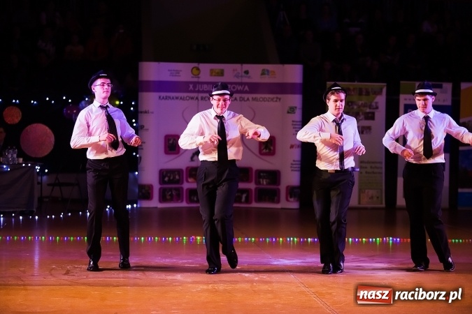 Zdjęcie w galerii na portalu naszraciborz.pl: X Jubileuszowa Karnawałowa Rewia Tańca w Arenie Rafako wiadomości z regionu