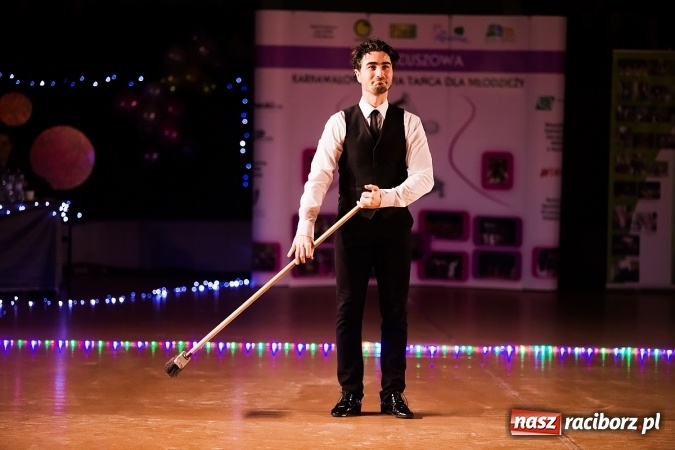 Zdjęcie w galerii na portalu naszraciborz.pl: X Jubileuszowa Karnawałowa Rewia Tańca w Arenie Rafako wiadomości z regionu