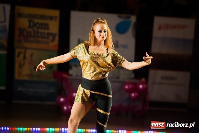 Zdjęcie w galerii na portalu naszraciborz.pl: X Jubileuszowa Karnawałowa Rewia Tańca w Arenie Rafako wiadomości z regionu