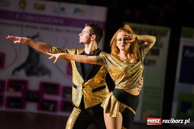 Zdjęcie w galerii na portalu naszraciborz.pl: X Jubileuszowa Karnawałowa Rewia Tańca w Arenie Rafako wiadomości z regionu