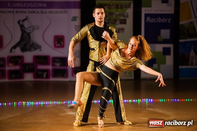 Zdjęcie w galerii na portalu naszraciborz.pl: X Jubileuszowa Karnawałowa Rewia Tańca w Arenie Rafako wiadomości z regionu