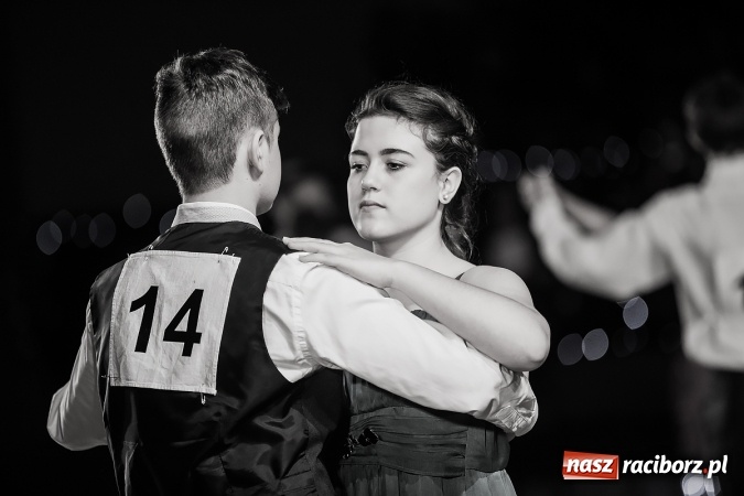 Zdjęcie w galerii na portalu naszraciborz.pl: X Jubileuszowa Karnawałowa Rewia Tańca w Arenie Rafako wiadomości z regionu