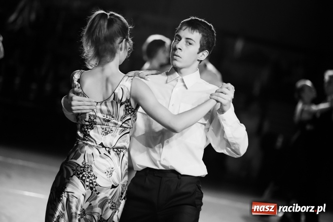 Zdjęcie w galerii na portalu naszraciborz.pl: X Jubileuszowa Karnawałowa Rewia Tańca w Arenie Rafako wiadomości z regionu