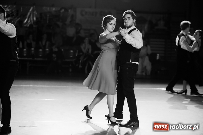 Zdjęcie w galerii na portalu naszraciborz.pl: X Jubileuszowa Karnawałowa Rewia Tańca w Arenie Rafako wiadomości z regionu