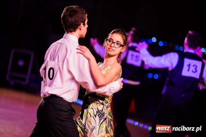 Zdjęcie w galerii na portalu naszraciborz.pl: X Jubileuszowa Karnawałowa Rewia Tańca w Arenie Rafako wiadomości z regionu
