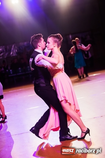 Zdjęcie w galerii na portalu naszraciborz.pl: X Jubileuszowa Karnawałowa Rewia Tańca w Arenie Rafako wiadomości z regionu
