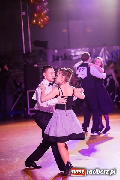 Zdjęcie w galerii na portalu naszraciborz.pl: X Jubileuszowa Karnawałowa Rewia Tańca w Arenie Rafako wiadomości z regionu