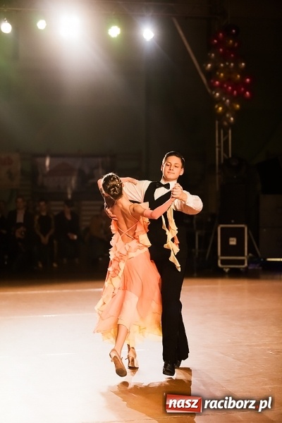 Zdjęcie w galerii na portalu naszraciborz.pl: X Jubileuszowa Karnawałowa Rewia Tańca w Arenie Rafako wiadomości z regionu