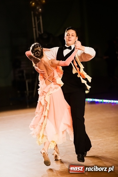 Zdjęcie w galerii na portalu naszraciborz.pl: X Jubileuszowa Karnawałowa Rewia Tańca w Arenie Rafako wiadomości z regionu