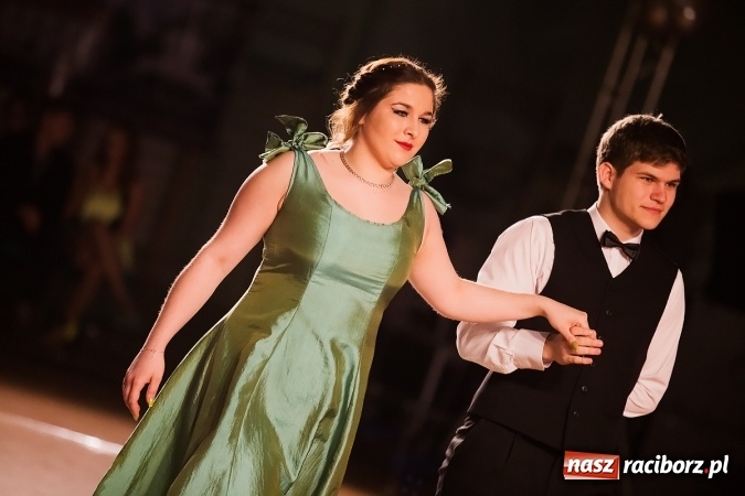 Zdjęcie w galerii na portalu naszraciborz.pl: X Jubileuszowa Karnawałowa Rewia Tańca w Arenie Rafako wiadomości z regionu