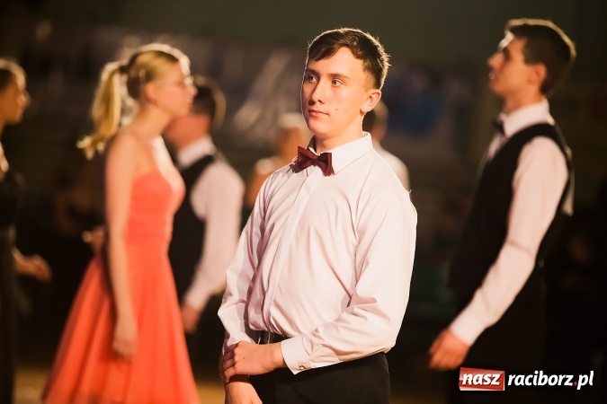 Zdjęcie w galerii na portalu naszraciborz.pl: X Jubileuszowa Karnawałowa Rewia Tańca w Arenie Rafako wiadomości z regionu