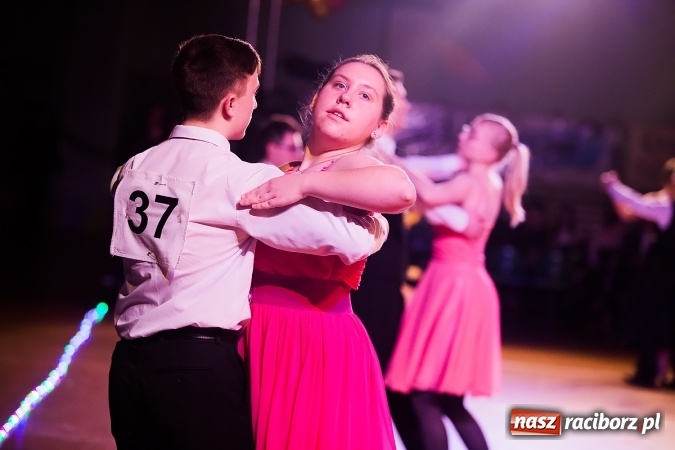 Zdjęcie w galerii na portalu naszraciborz.pl: X Jubileuszowa Karnawałowa Rewia Tańca w Arenie Rafako wiadomości z regionu
