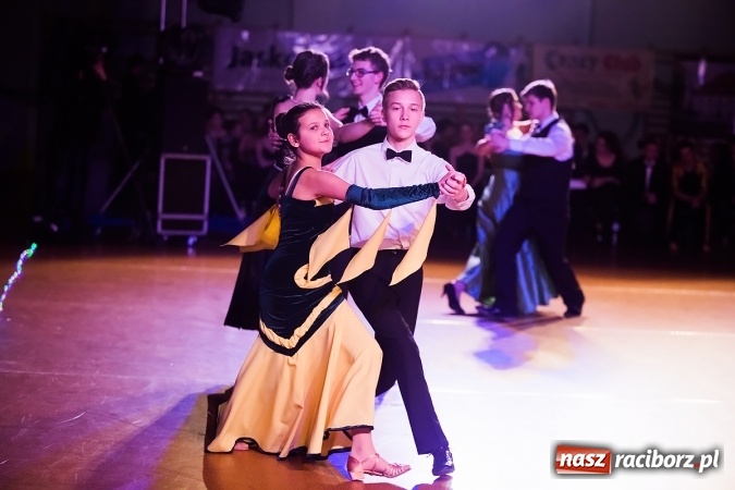 Zdjęcie w galerii na portalu naszraciborz.pl: X Jubileuszowa Karnawałowa Rewia Tańca w Arenie Rafako wiadomości z regionu